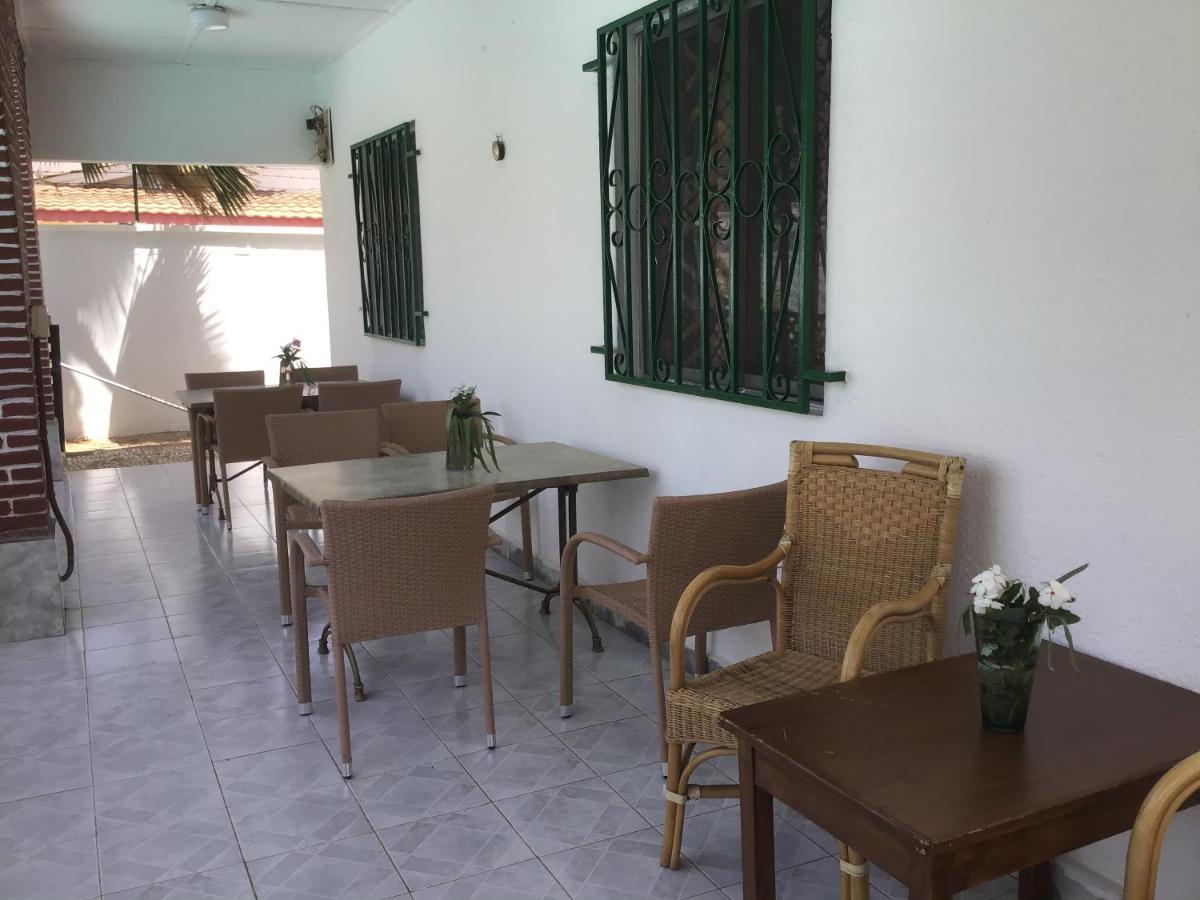 Anns Guesthouse Bakaugambia Экстерьер фото